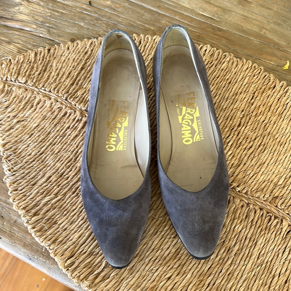 **SOLD** Vintage Ferragamo kitty heal